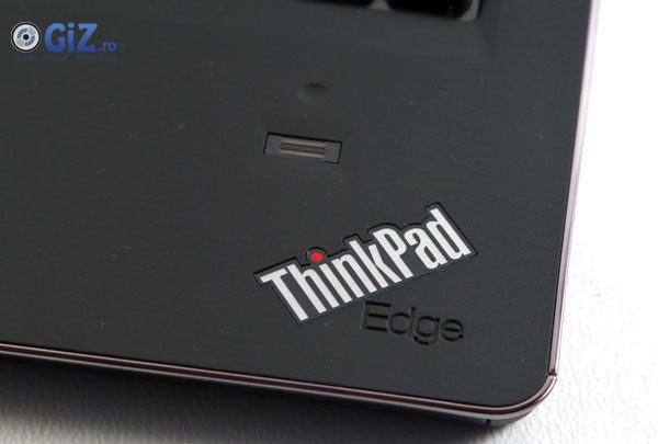 Lenovo ThinkPad Edge e220s - un portabil de top