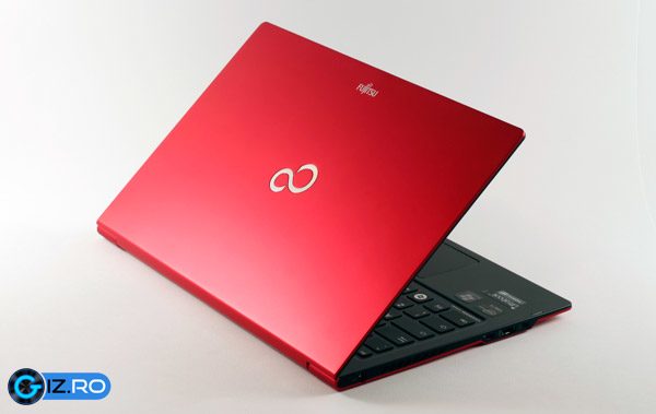 Fujitsu Lifebook U772: unul din cele mai frumoase laptop-uri